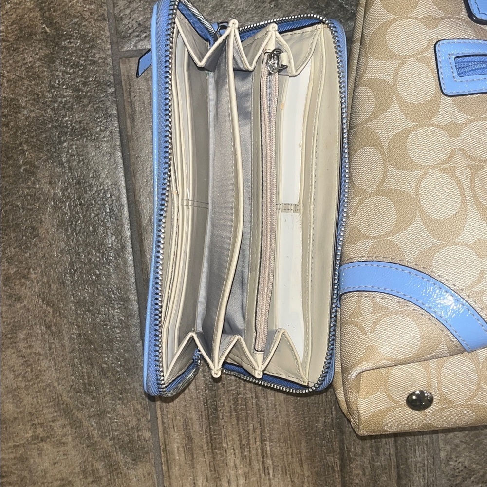 Coach logo canvas Beige and Light Blue Shoulder Bag needs cleaning. W/ dust bag - Picture 5 of 10